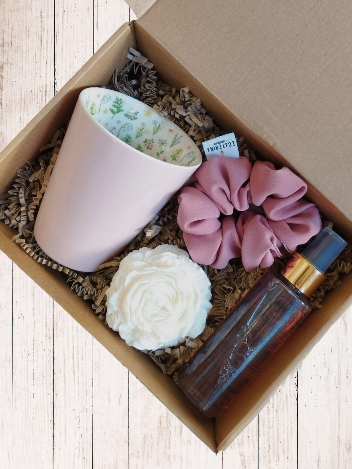 The Romantic Pink Flowers Giftbox Think Gift