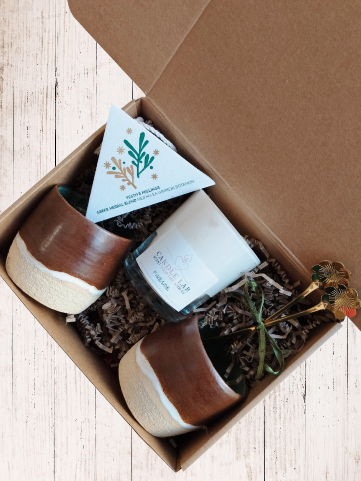 The Couple Hugs Giftbox Think Gift