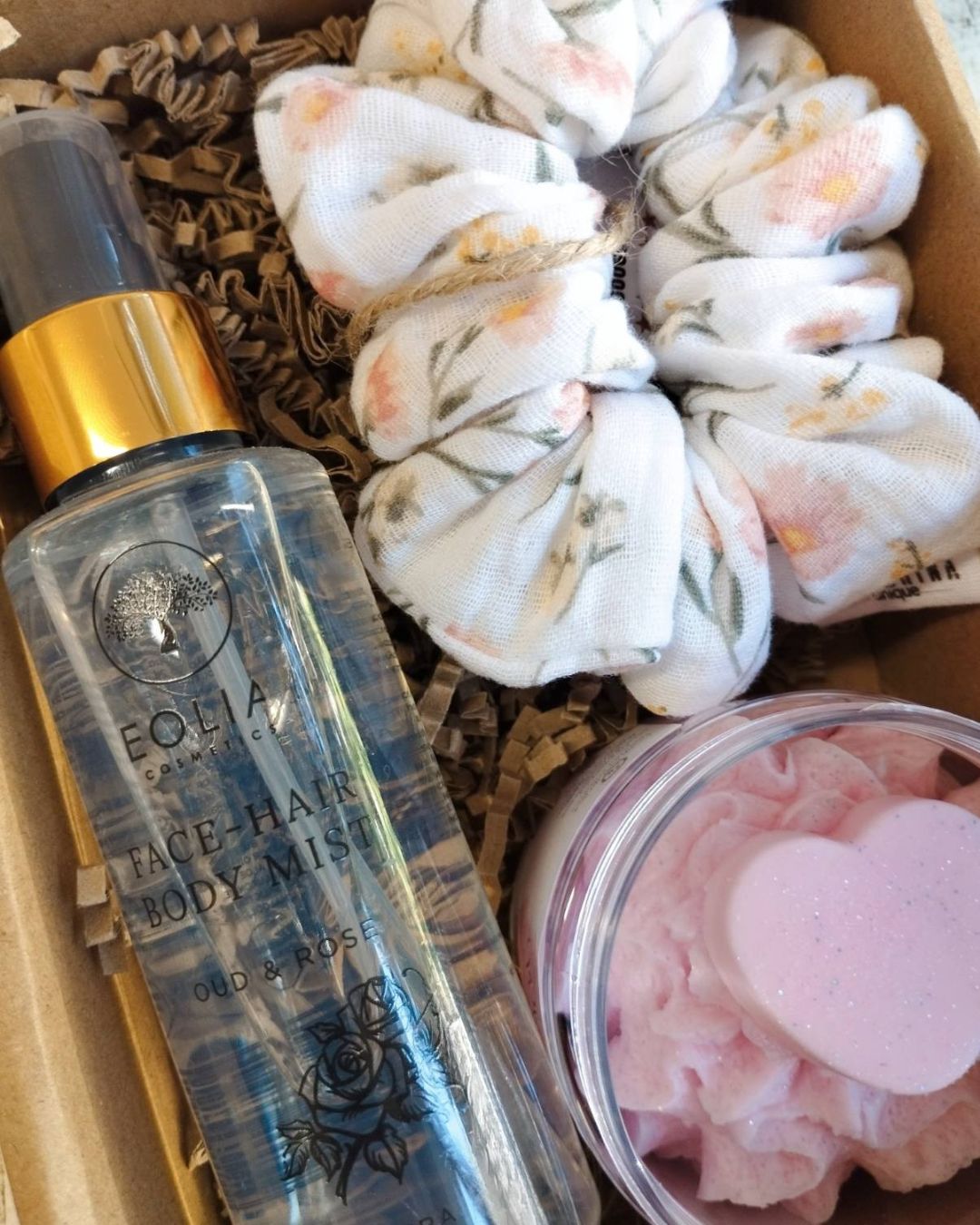 Soft Rose & Peony Petals Giftbox