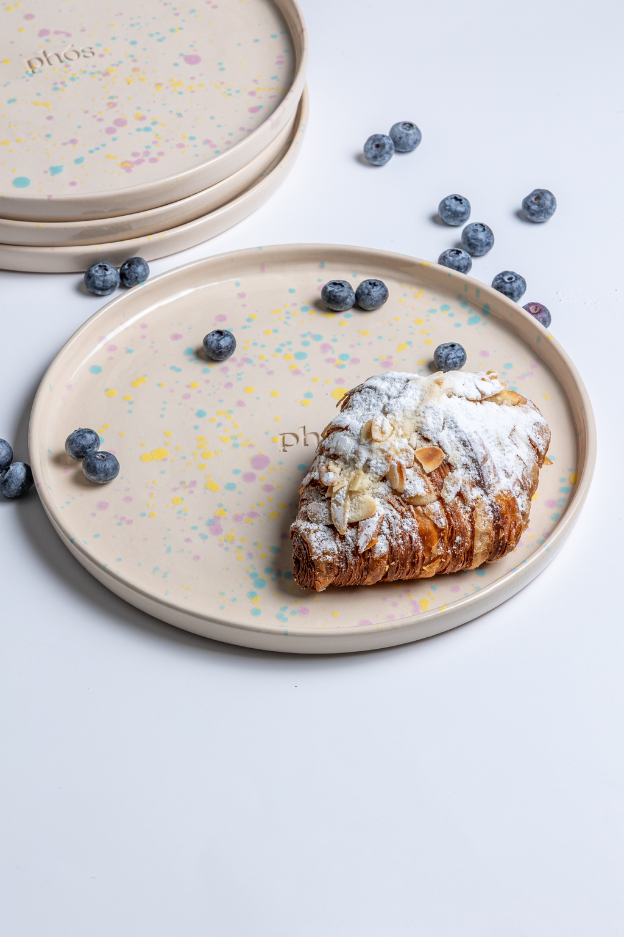 Μεγάλο Κεραμικό Πιάτο Splashy Wise Plate Κρεμ με Πιτσιλιές Phós Kitchenware